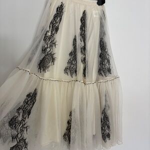 Brand New Christian Dior Silk-Lined Tulle Midi Skirt – White with Black Lace App